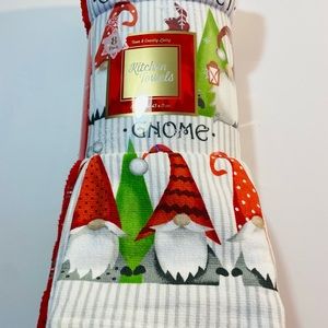 Town and Country Living Kitchen Towels - Christmas theme- Gnome. 8 Pcs. NWT.